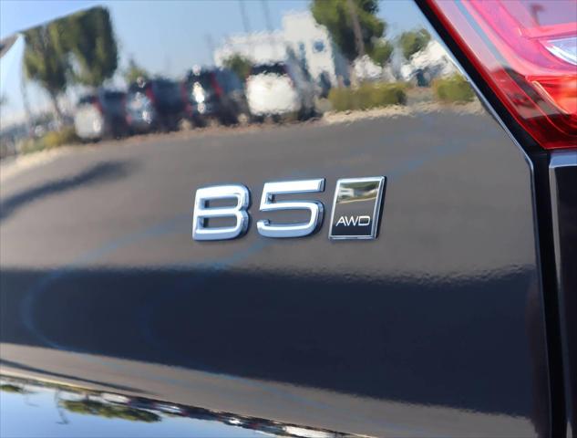 2025 Volvo XC40 B5 Plus Bright Theme