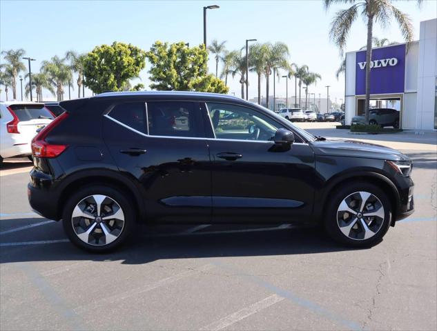 2025 Volvo XC40 B5 Plus Bright Theme