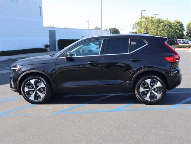 2025 Volvo XC40 B5 Plus Bright Theme