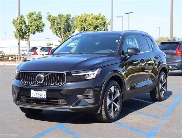2025 Volvo XC40 B5 Plus Bright Theme