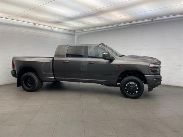 2025 RAM Ram 3500 RAM 3500 LARAMIE MEGA CAB 4X4 64 BOX