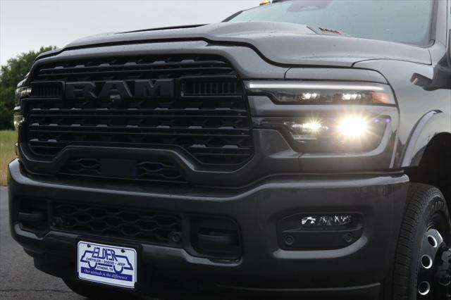 2025 RAM Ram 3500 RAM 3500 LIMITED CREW CAB 4X4 8 BOX