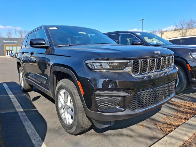 2025 Jeep Grand Cherokee GRAND CHEROKEE LAREDO X 4X4