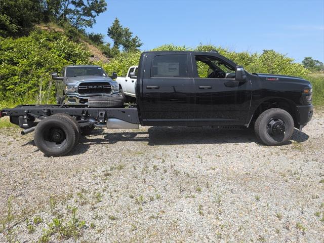 2025 RAM Ram 3500 Chassis Cab RAM 3500 TRADESMAN CREW CAB CHASSIS 4X4 60 CA