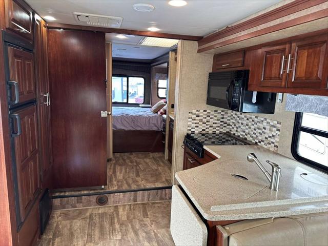 2016 Ford E-450 Cutaway 3051 Ford