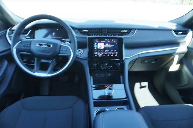 2025 Jeep Grand Cherokee GRAND CHEROKEE L LAREDO X 4X2