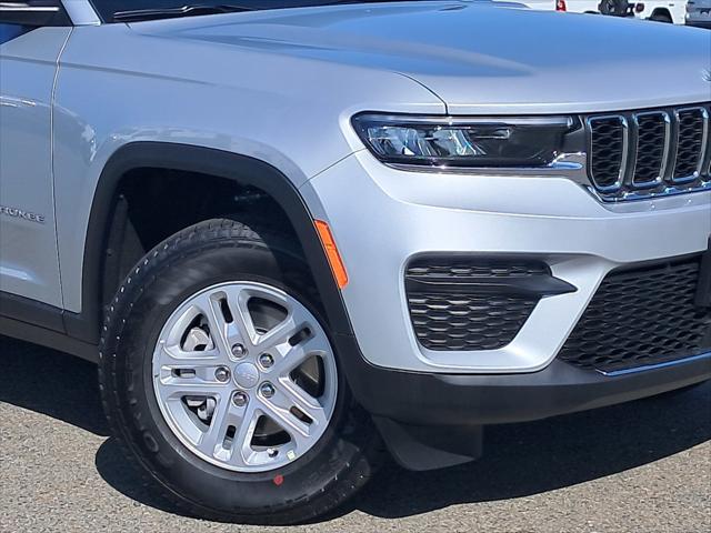 2025 Jeep Grand Cherokee GRAND CHEROKEE LAREDO 4X4