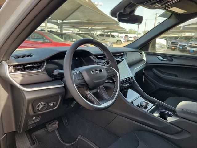2025 Jeep Grand Cherokee GRAND CHEROKEE L LAREDO X 4X4