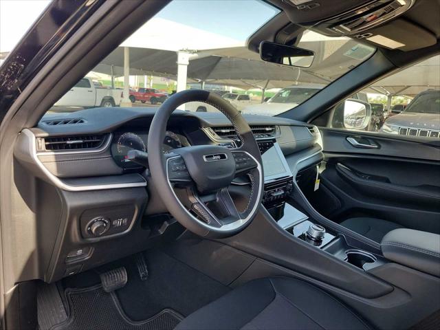 2025 Jeep Grand Cherokee GRAND CHEROKEE L LAREDO X 4X4