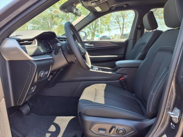 2025 Jeep Grand Cherokee GRAND CHEROKEE L LAREDO X 4X2
