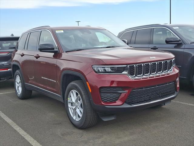 2025 Jeep Grand Cherokee GRAND CHEROKEE LAREDO X 4X4