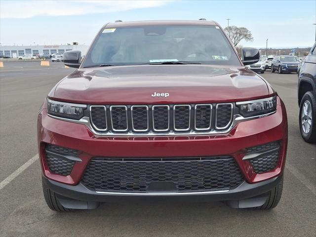2025 Jeep Grand Cherokee GRAND CHEROKEE LAREDO X 4X4