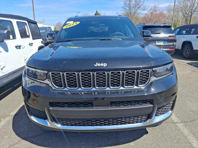 2025 Jeep Grand Cherokee GRAND CHEROKEE L LAREDO 4X4