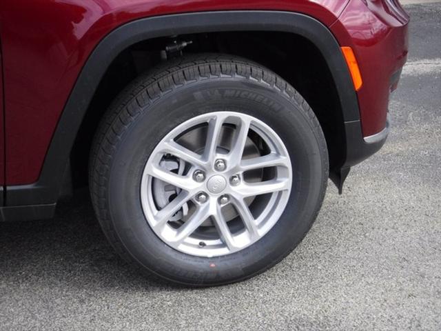 2025 Jeep Grand Cherokee GRAND CHEROKEE L LAREDO 4X4