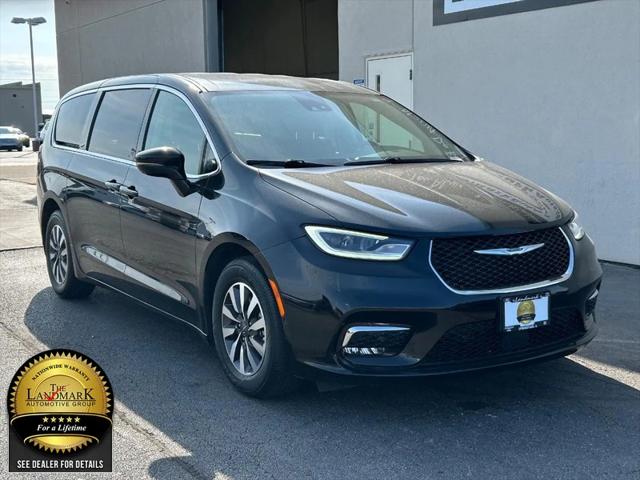 2022 Chrysler Pacifica Hybrid Touring L