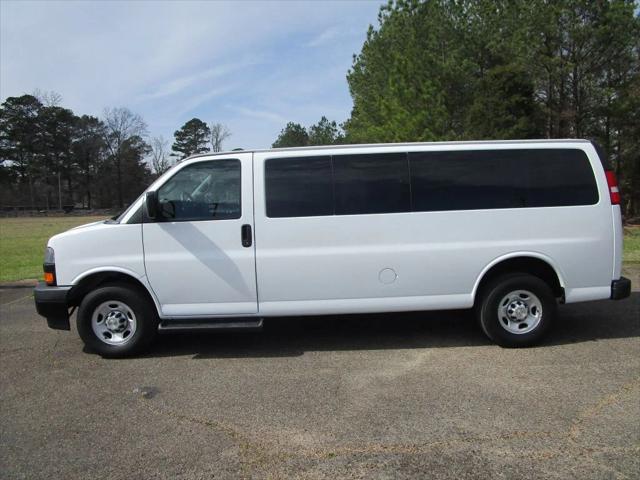 2022 Chevrolet Express Passenger RWD 3500 Extended Wheelbase LS