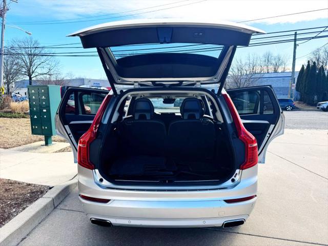 2016 Volvo XC90 T6 Momentum