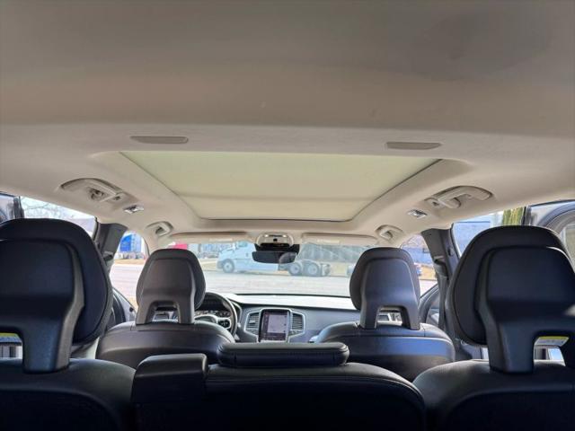 2016 Volvo XC90 T6 Momentum