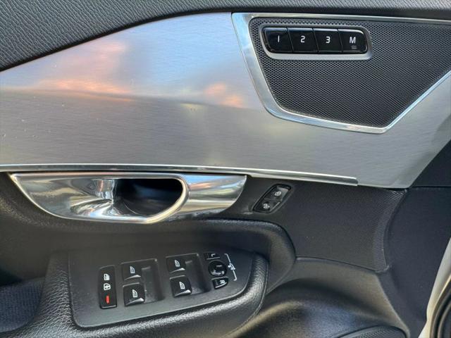 2016 Volvo XC90 T6 Momentum