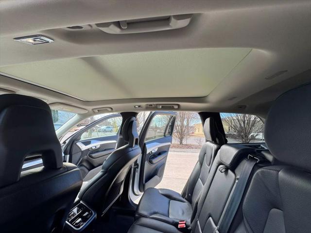 2016 Volvo XC90 T6 Momentum