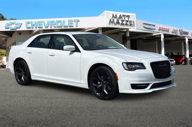 2023 Chrysler 300 Touring L