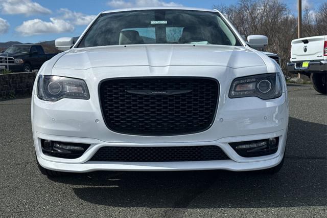 2023 Chrysler 300 Touring L