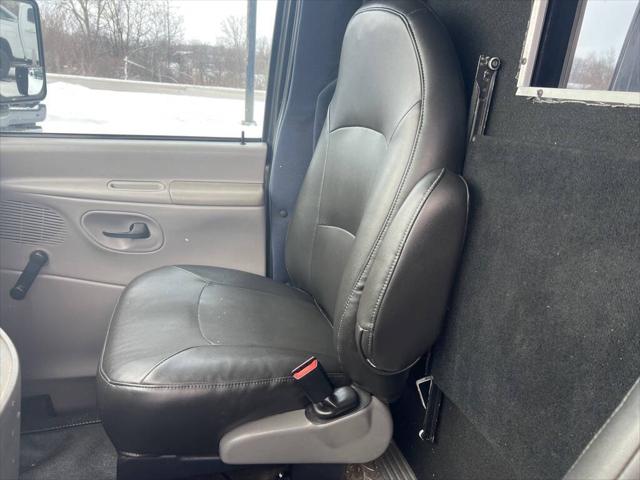 1999 Ford E-350 RV Cutaway Standard