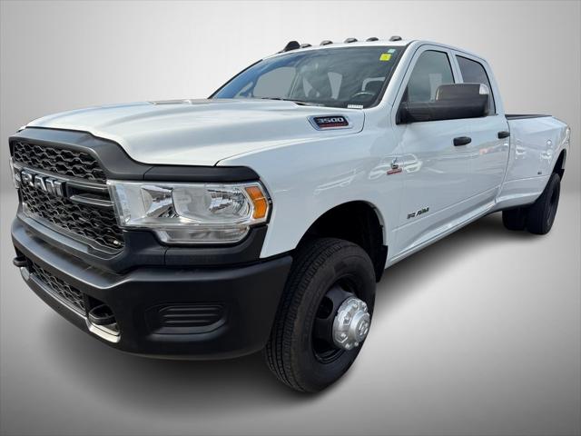 2022 RAM 3500 Tradesman Crew Cab 4x4 8 Box