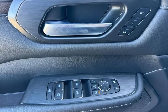 2025 Nissan Armada SL 4WD