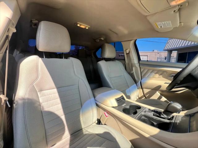 2017 Ford Taurus SE