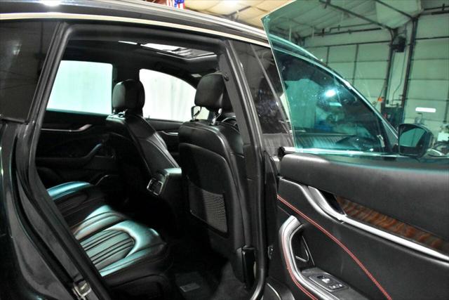 2017 Maserati Levante Standard