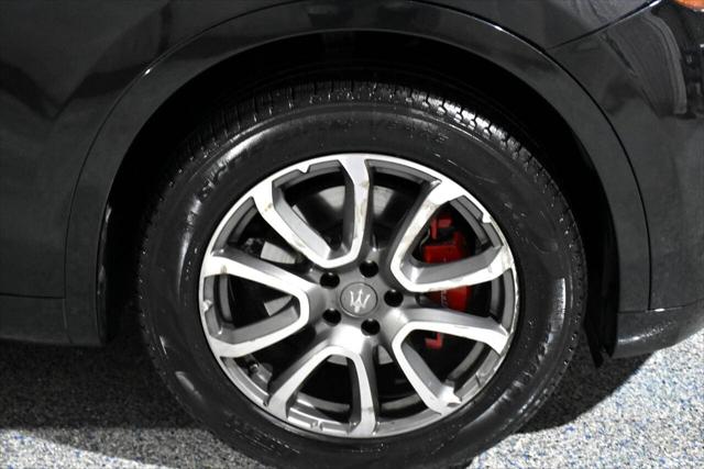 2017 Maserati Levante Standard