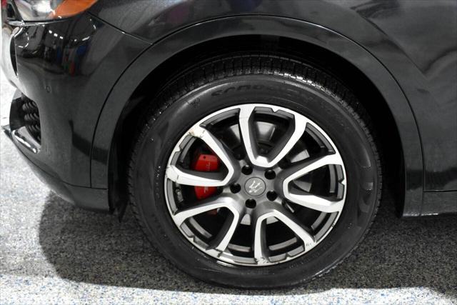 2017 Maserati Levante Standard