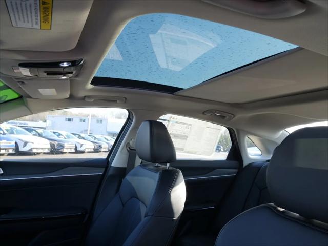 2025 Kia K5 EX