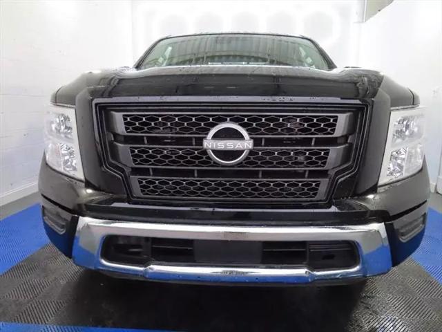 2023 Nissan Titan Crew Cab SV 4x2