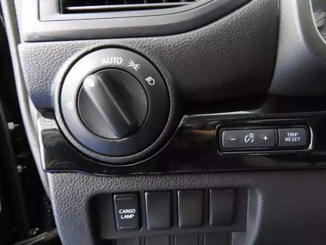 2023 Nissan Titan Crew Cab SV 4x2