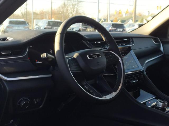 2025 Jeep Grand Cherokee GRAND CHEROKEE LAREDO 4X4
