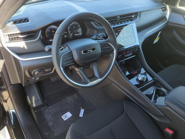 2025 Jeep Grand Cherokee GRAND CHEROKEE L LAREDO 4X4