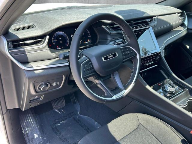 2025 Jeep Grand Cherokee GRAND CHEROKEE LAREDO X 4X2