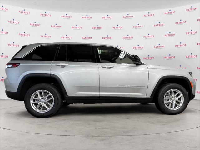 2025 Jeep Grand Cherokee GRAND CHEROKEE LAREDO X 4X4