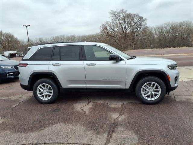 2025 Jeep Grand Cherokee GRAND CHEROKEE LAREDO X 4X4