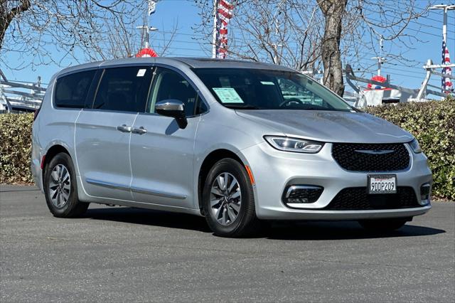 2023 Chrysler Pacifica Hybrid Limited
