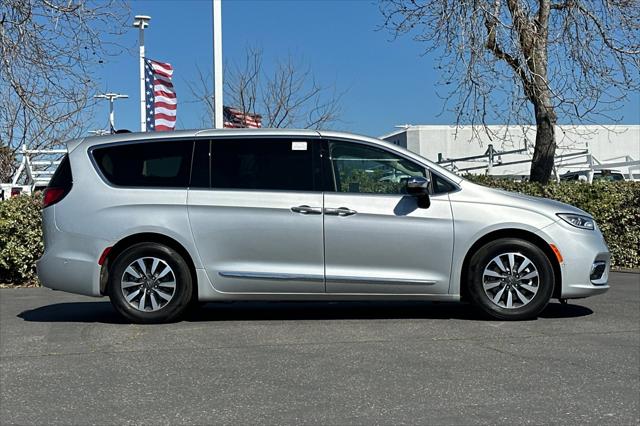 2023 Chrysler Pacifica Hybrid Limited