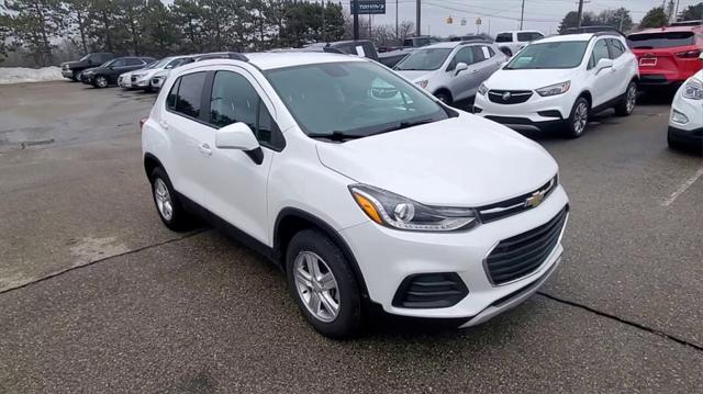 Used 2022 Chevrolet Trax LT with VIN KL7CJPSM1NB512958 for sale in Waterford, MI