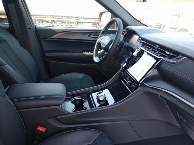 2025 Jeep Grand Cherokee GRAND CHEROKEE L ALTITUDE 4X4