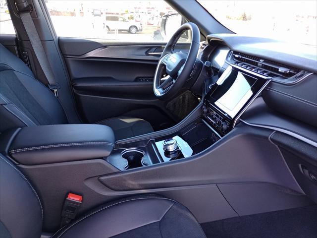 2025 Jeep Grand Cherokee GRAND CHEROKEE L ALTITUDE 4X4