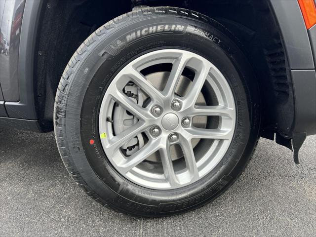 2025 Jeep Grand Cherokee GRAND CHEROKEE L LAREDO X 4X4