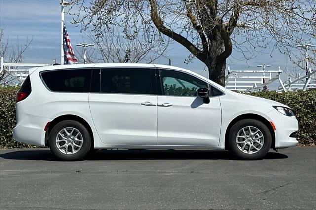 2025 Chrysler Voyager VOYAGER