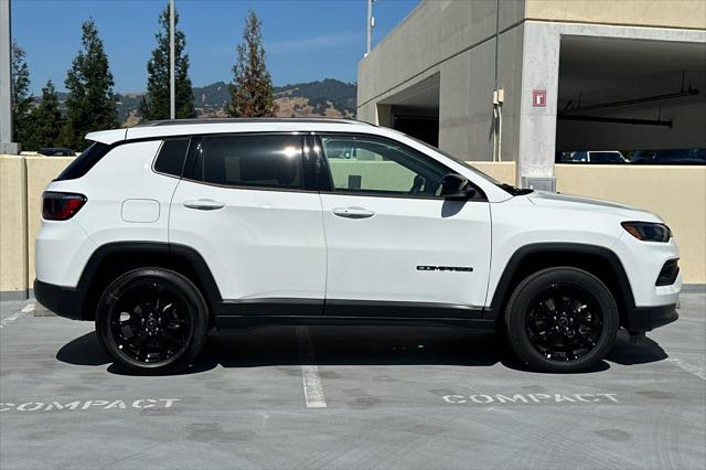 2025 Jeep Compass COMPASS LATITUDE 4X4