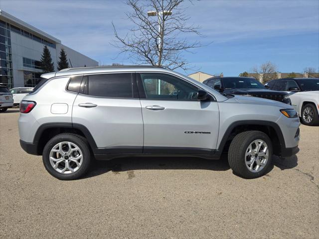 2025 Jeep Compass COMPASS LATITUDE 4X4